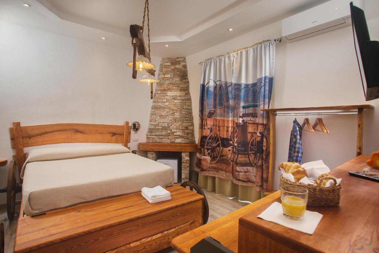 Vincent House Hotell Santa Teresa Gallura Exteriör bild